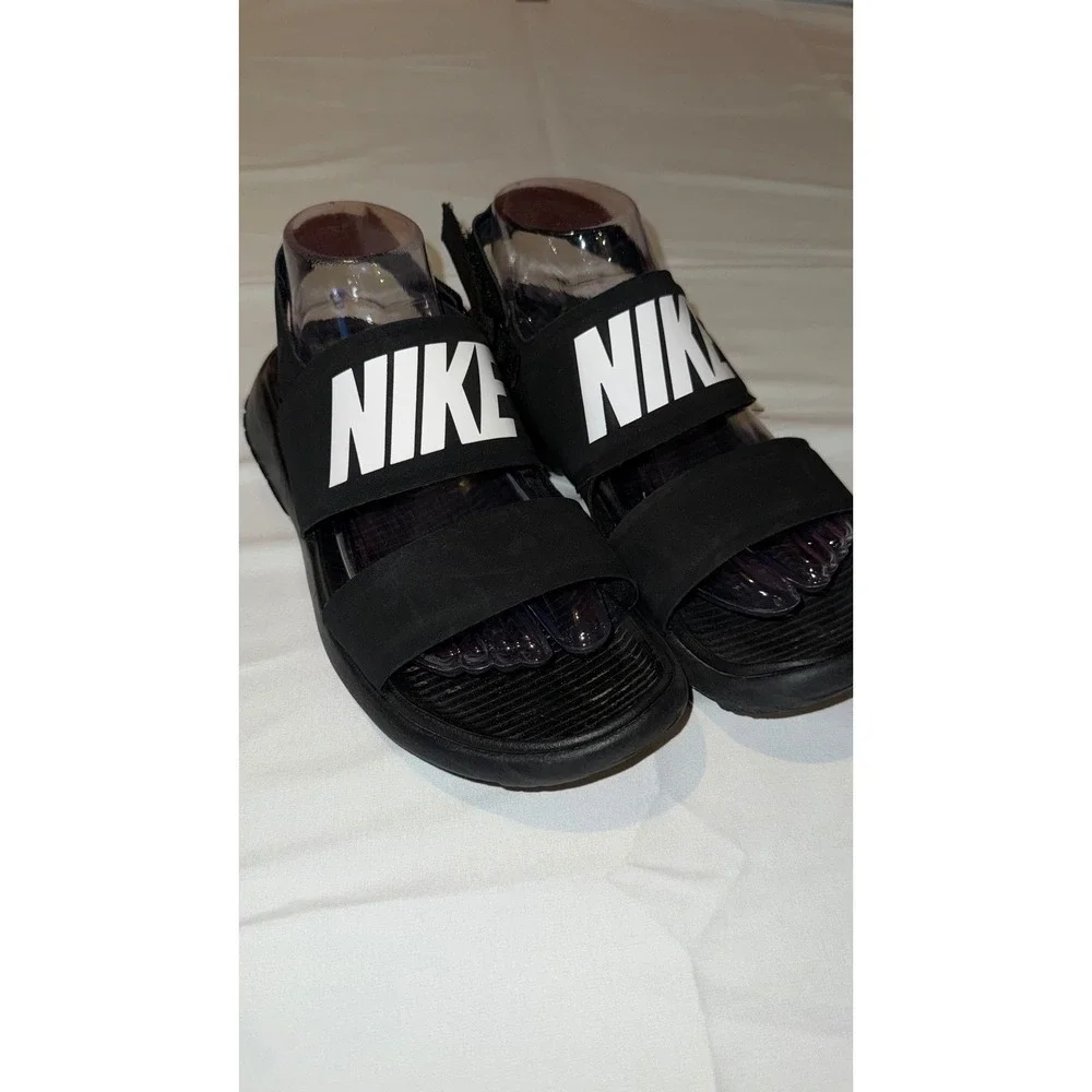 Nike Tanjun Sandal Black White Athletic Strappy Slide 882694-001 Womens 9